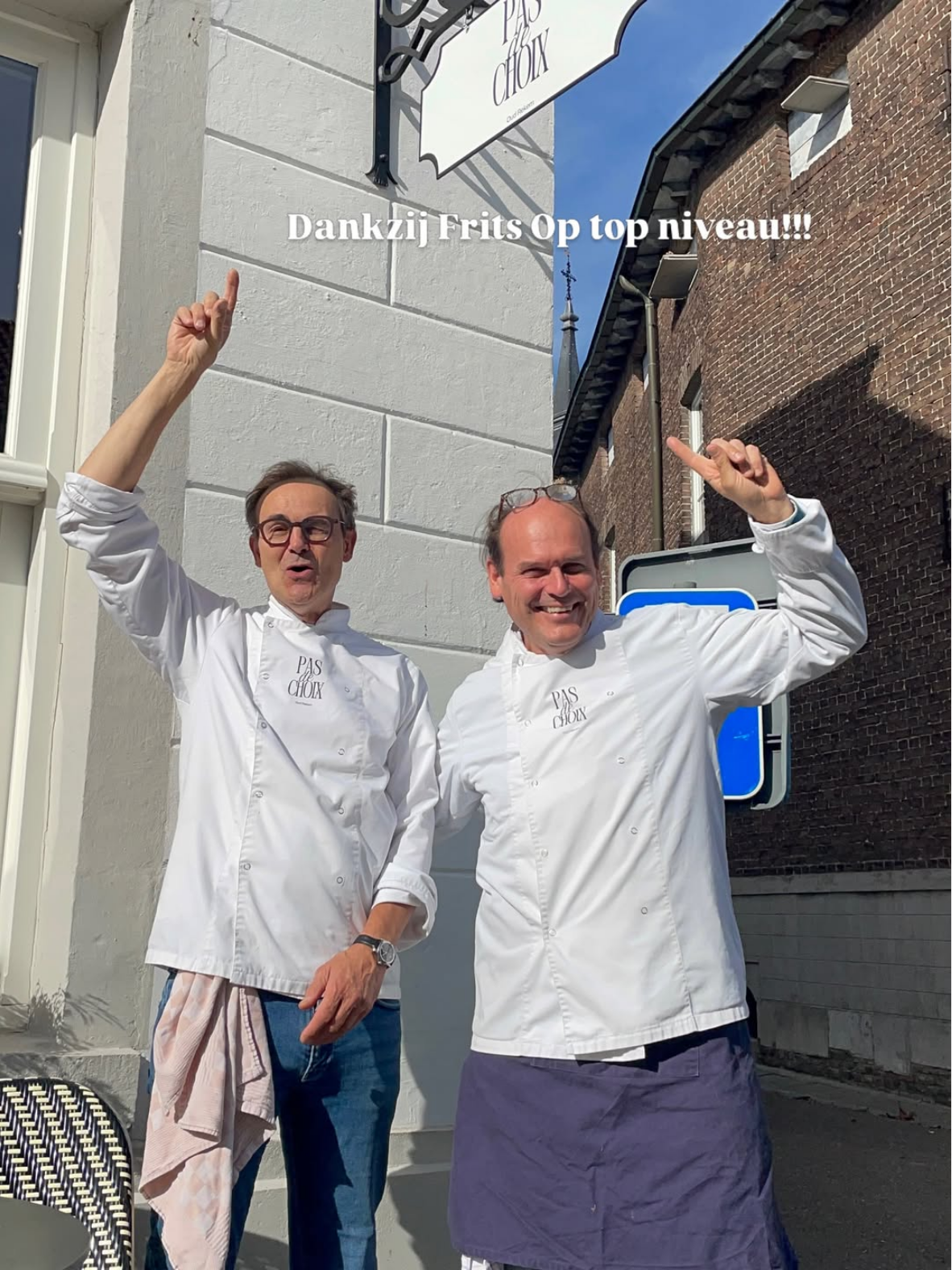 Hans en Guido in Pas de Choix koksbuis voor het restaurant in Oud-Rekem